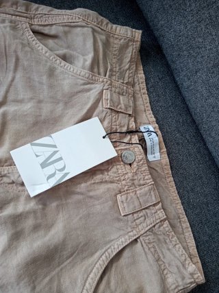Pantalón cargo tiro medio