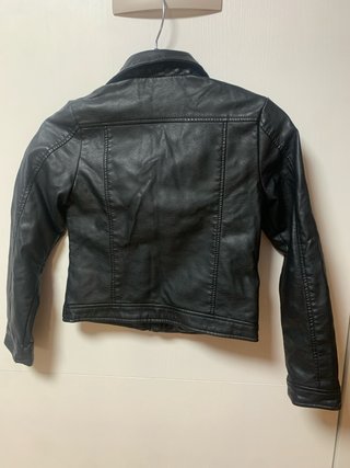 Cazadora efecto piel negra Primark