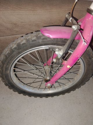 Bicicleta infantil blanca y rosa
