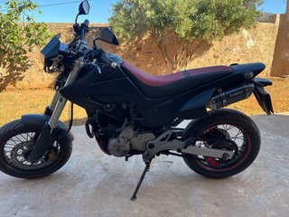 Honda 650cc Supermotard Negra/Roja