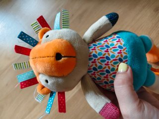 Colgador peluche león cuna musical