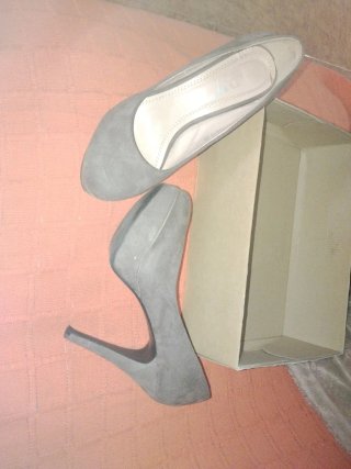 Zapatillas de tacón grises