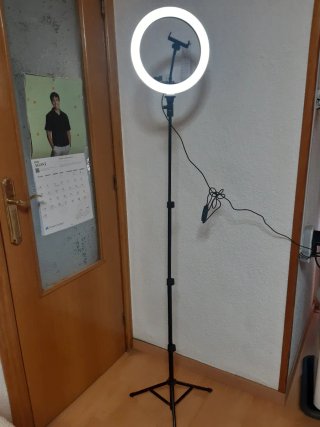 Trípode para móvil con luz LED