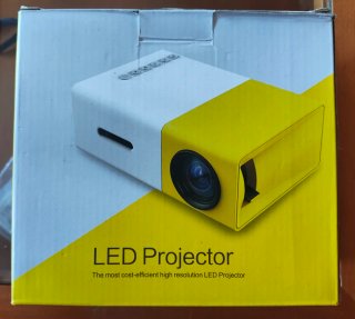 Mini proyector Zerone amarillo y blanco