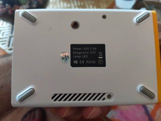 Mini proyector Zerone amarillo y blanco