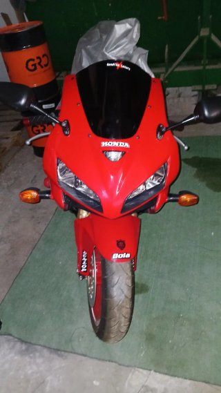 Honda CBR 600 RR Sportbike Roja y Negra