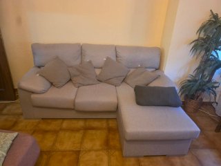 Sofá cheslong beige y gris