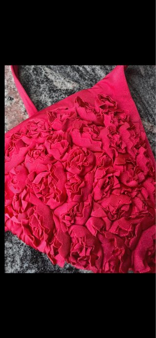 Bikini rosso con fantasia floreale