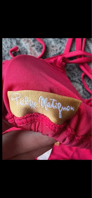 Bikini rosso con fantasia floreale