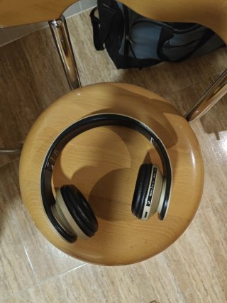 Auriculares Bluetooth Beige y Negro