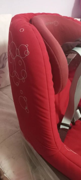 Silla de coche infantil roja grupo 1 de maxicosi