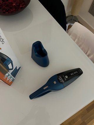 Aspirador de mano Kliindo 3.6V con base