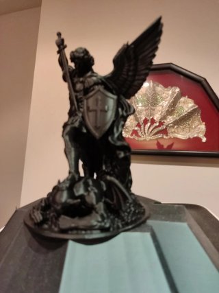 Arcángel San Miguel Figura Negra