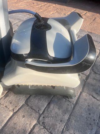 Robot Limpiafondos Piscina Dolphin 5
