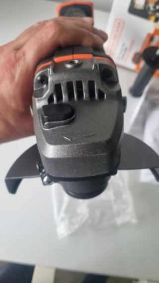 Smerigliatrice angolare BLACK+DECKER 18V