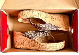 Sandalias DKNY Plataforma Cuña
