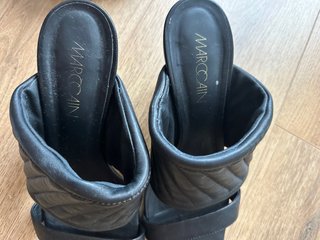 Tacones Marccain Negros