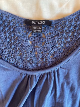 Vestido de verano azul sin mangas