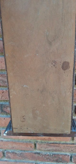 Estantería de madera oscura con 6 compartimentos