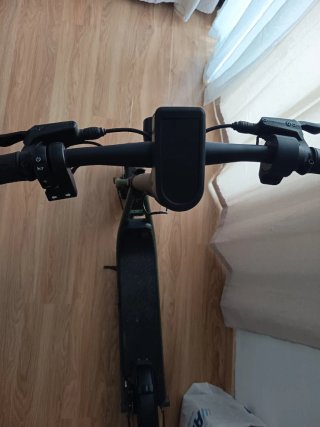 Patinete eléctrico verde