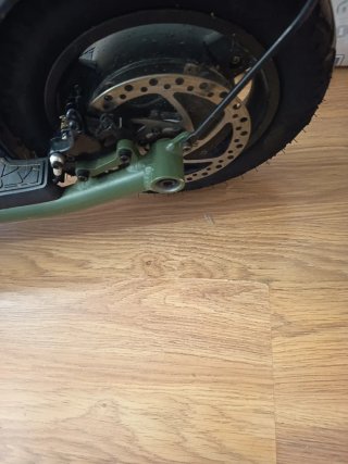 Patinete eléctrico verde