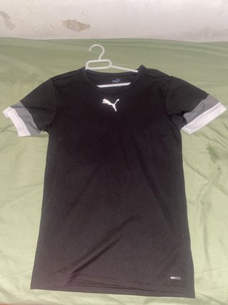 Camiseta Puma Negra  PRECIO NEGOCIABLE