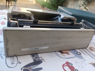 Máquina de escribir Olivetti DORA