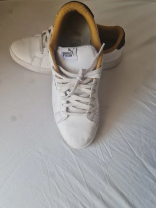 Zapatillas Puma Blancas y Amarillas