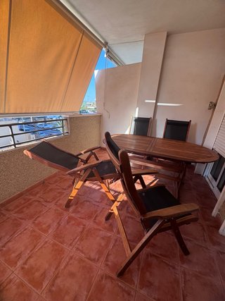 Mesa Terraza y Sillones Plegables Madera