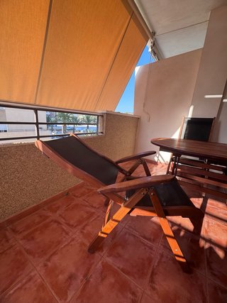 Mesa Terraza y Sillones Plegables Madera
