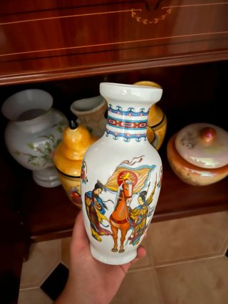 Jarrones de cerámica decorados