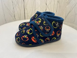 Lote Zapatillas Casa № 23