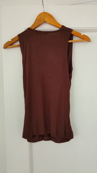 Top marrón chocolate de Cortefiel, talla S