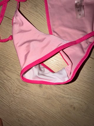Bikini rosa con ribete fucsia
