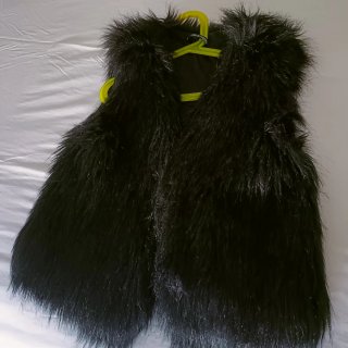 Chaleco de pelo negro