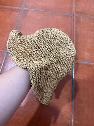 Sombrero de playa tejido beige