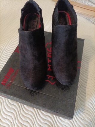 Botines negros de ante