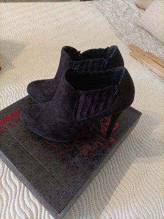 Botines negros de ante