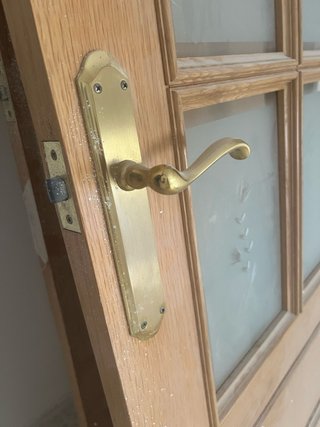 Puerta de madera y cristal. Dos unidades.