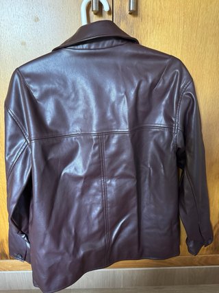 Chaqueta Pull&Bear efecto piel marrón T.XS