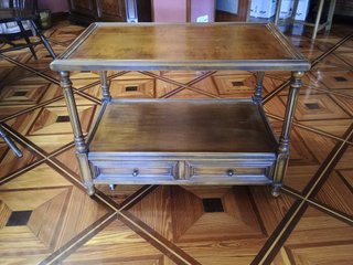 Mesa auxiliar madera con ruedas y cajones