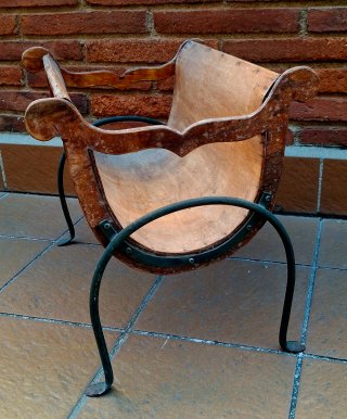 Revistero madera y mimbre vintage