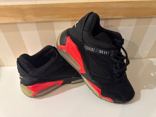 Zapatillas Jordan Negras y Rojas Talla 40
