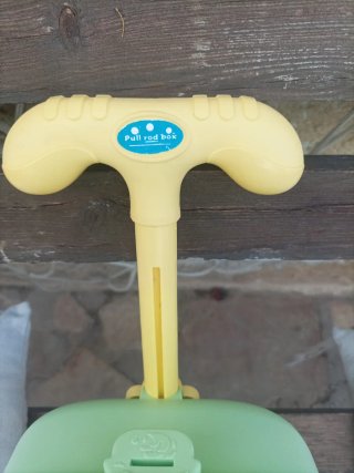Mochila infantil rígida con ruedas