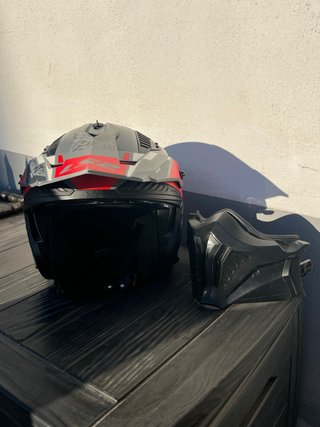Casco de moto con máscara