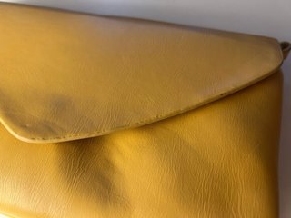 Bolso pequño amarillo Parfois
