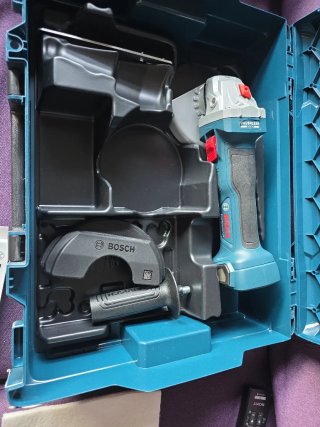 Radial Bosch GWS 18V-7 sin baterías
