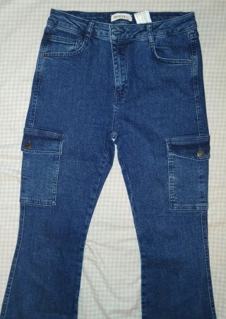 Jeans acampanados cargo mujer