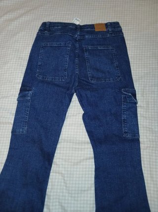 Jeans acampanados cargo mujer