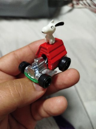 Hot Wheels Snoopy Coche Rojo